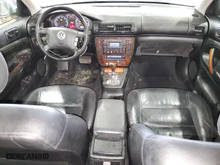 2003 Volkswagen Passat GLX with VIN WVWTH63BX3P110684, listed as a Copart auction lot 86474724 with 225,717 mi miles and Salvage Title. Bid and sale history available at carsss.com. Image 8.