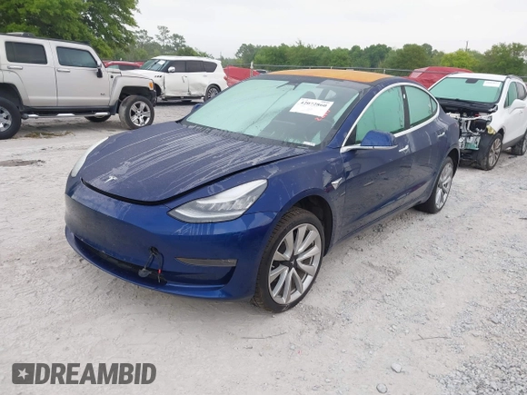 2018 Tesla Model 3 Long Range Battery z VIN 5YJ3E1EBXJF088444, wystawiony jako IAAI lot #42072860 z przebiegiem 46 063 mil mil oraz . Historia ofert i sprzedaży dostępna na DreamBid. Obrazek 17.
