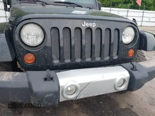 2012 Jeep Wrangler Arctic с VIN 1C4AJWBG0CL111472, выставлен на аукционе IAAI как лот 42414407 с пробегом 129 100 миль миль и . История ставок и продаж доступна на DreamBid. Изображение 18.