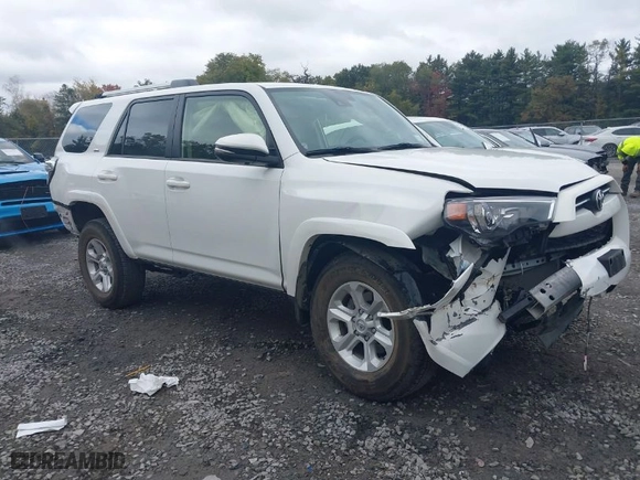 2024 Toyota 4Runner SR5 Premium with VIN JTENU5JR5R6218655, listed as a IAAI auction lot 40615924 with 9,497 mi miles. Bid and sale history available at carsss.com. Image 13.