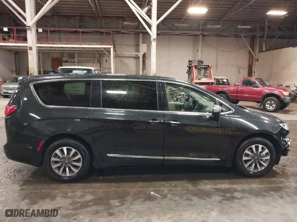 2023 Chrysler Pacifica Hybrid Limited with VIN 2C4RC1S74PR632658, listed as a IAAI auction lot 41862499 with 47,919 mi miles. Bid and sale history available at carsss.com. Image 14.