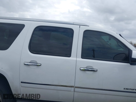 2009 GMC Denali z VIN 1GKFC06209R233352, wystawiony jako IAAI lot #41746559 z przebiegiem 179 682 mil mil oraz . Historia ofert i sprzedaży dostępna na DreamBid. Obrazek 13.