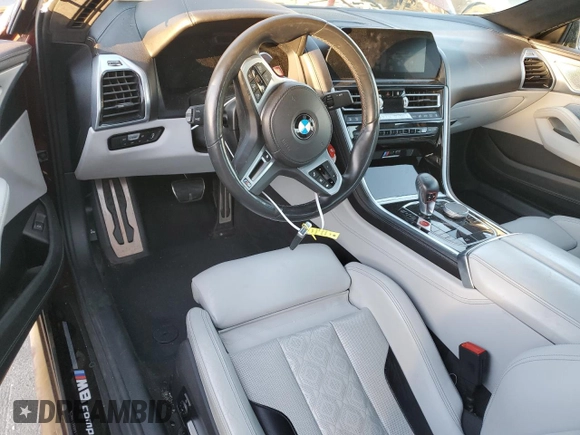 2020 BMW M8 z VIN WBSAE0C02LCD25474, wystawiony jako Copart lot #79533434 z przebiegiem Nie podano mil oraz Szkoda całkowita • Salvage title. Historia ofert i sprzedaży dostępna na DreamBid. Obrazek 8.
