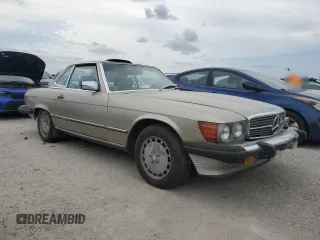 1988 Mercedes-Benz 560 560SL with VIN WDBBA48D2JA082358, listed as a Copart auction lot 76776024 with 105,148 mi miles and Salvage Title. Bid and sale history available at carsss.com. Image 4.