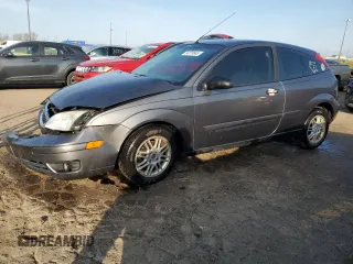 2007 Ford Focus S z VIN 1FAHP31N17W245896, wystawiony jako Copart lot #54270645 z przebiegiem 137 229 mil mil oraz Czysty tytuł • Clean title. Historia ofert i sprzedaży dostępna na DreamBid. Obrazek 1.