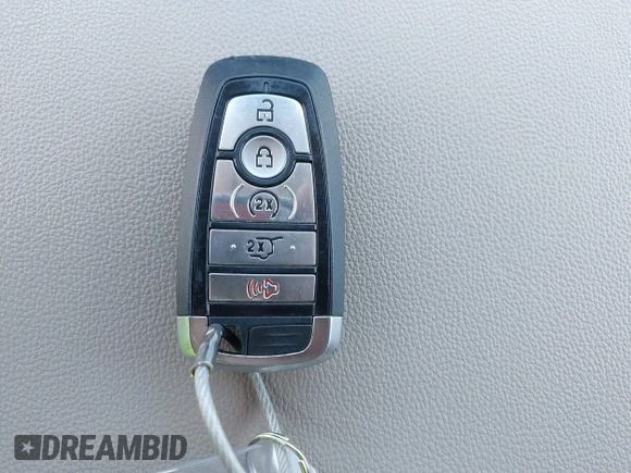 2024 Ford Expedition Max Limited z VIN 1FMJK2A86REA38715, wystawiony jako IAAI lot #42628699 z przebiegiem 49 417 mil mil oraz . Historia ofert i sprzedaży dostępna na DreamBid. Obrazek 11.
