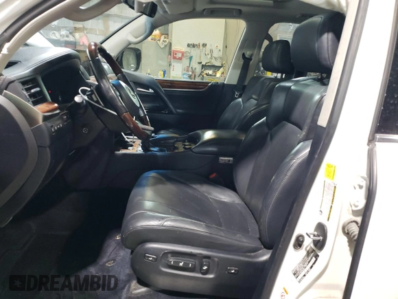 2018 Lexus LX 570 z VIN JTJHY7AX8J4262937, wystawiony jako Copart lot #49702925 z przebiegiem 104 837 mil mil oraz Szkoda całkowita • Salvage title. Historia ofert i sprzedaży dostępna na DreamBid. Obrazek 7.