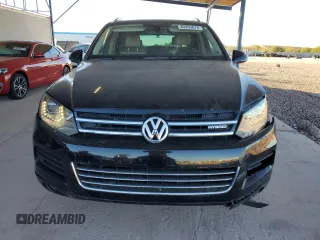 2011 Volkswagen Touareg с VIN WVGFG9BP2BD003056, выставлен на аукционе Copart как лот 84203674 с пробегом 171 456 миль миль и Списание • Salvage title. История ставок и продаж доступна на DreamBid. Изображение 5.