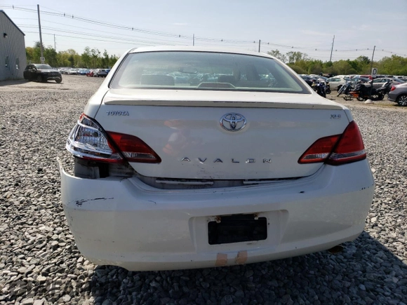 2007 Toyota Avalon XL z VIN 4T1BK36B27U215021, wystawiony jako Copart lot #56408185 z przebiegiem 202 572 mil mil oraz Czysty tytuł • Clean title. Historia ofert i sprzedaży dostępna na DreamBid. Obrazek 6.