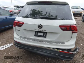 2022 Volkswagen Tiguan SE z VIN 3VV3B7AX4NM125651, wystawiony jako IAAI lot #42114490 z przebiegiem 67 628 mil mil oraz . Historia ofert i sprzedaży dostępna na DreamBid. Obrazek 16.