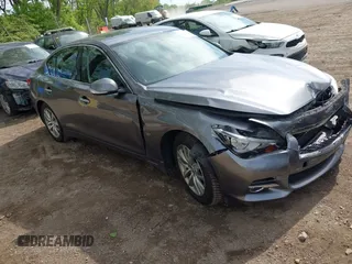 2015 Infiniti Q50 Premium z VIN JN1BV7AR1FM398047, wystawiony jako IAAI lot #42203862 z przebiegiem 104 002 mil mil oraz . Historia ofert i sprzedaży dostępna na DreamBid. Obrazek 1.