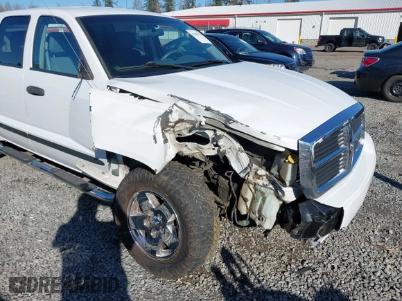 2006 Dodge Dakota SLT with VIN 1D7HW48N26S710819, listed as a IAAI auction lot 41691700 with 110,269 mi miles. Bid and sale history available at carsss.com. Image 6.
