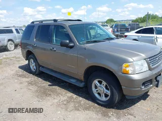 2005 Ford Explorer XLT z VIN 1FMZU73E85ZA17672, wystawiony jako IAAI lot #42280036 z przebiegiem 211 536 mil mil oraz . Historia ofert i sprzedaży dostępna na DreamBid. Obrazek 1.