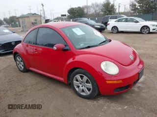 2007 Volkswagen New Beetle Coupe with VIN 3VWPW31C07M516760, listed as a IAAI auction lot 41450083 with 132,462 mi miles. Bid and sale history available at carsss.com. Image 1.