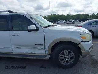 2006 Ford Explorer Eddie Bauer z VIN 1FMEU64E76UA20438, wystawiony jako IAAI lot #42447279 z przebiegiem 215 858 mil mil oraz . Historia ofert i sprzedaży dostępna na DreamBid. Obrazek 12.