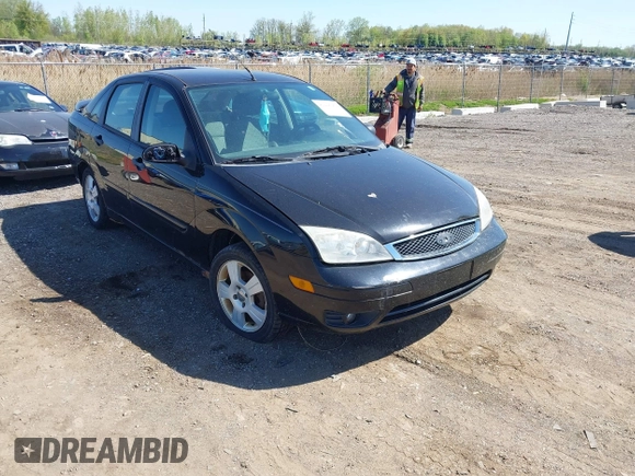 2007 Ford Focus S z VIN 1FAHP34N67W223825, wystawiony jako IAAI lot #42226952 z przebiegiem 271 842 mil mil oraz . Historia ofert i sprzedaży dostępna na DreamBid. Obrazek 1.