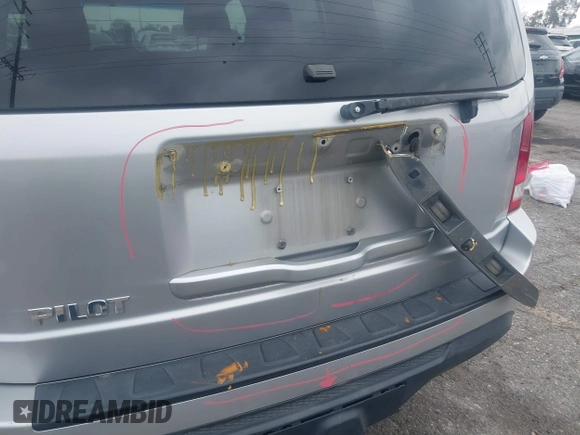 2015 Honda Pilot LX with VIN 5FNYF3H21FB010426, listed as a IAAI auction lot 41901870 with 184,113 mi miles and . Bid and sale history available at carsss.com. Image 18.