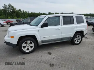 2011 Jeep Patriot Latitude z VIN 1J4NF1GB6BD170113, wystawiony jako Copart lot #60883905 z przebiegiem 147 754 mil mil oraz Czysty tytuł • Clean title. Historia ofert i sprzedaży dostępna na DreamBid. Obrazek 1.