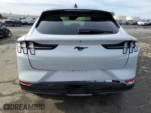 2022 Ford Mustang Mach-E Premium z VIN 3FMTK3SU7NMA49432, wystawiony jako Copart lot #36591543 z przebiegiem 993 mil mil oraz . Historia ofert i sprzedaży dostępna na DreamBid. Obrazek 6.