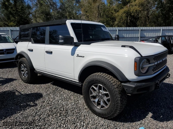 2022 Ford Bronco with VIN 1FMEE5DP1NLA80860, listed as a Copart auction lot 46484785 with 33,513 mi miles and Salvage Title. Bid and sale history available at carsss.com. Image 4.