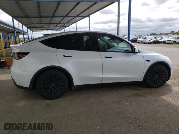2022 Tesla Model Y Long Range with VIN 7SAYGAEE9NF384400, listed as a Copart auction lot 51961545 with 31,758 mi miles and Salvage Title. Bid and sale history available at DreamBid. Image 3.