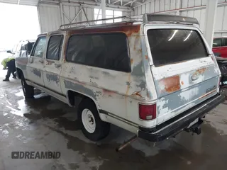 1989 Chevrolet Suburban z VIN 1GNEV16K2KF127586, wystawiony jako IAAI lot #41867659 z przebiegiem 71 373 mil mil oraz . Historia ofert i sprzedaży dostępna na DreamBid. Obrazek 3.
