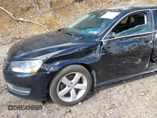 2013 Volkswagen Passat SE w/Sunroof & Nav with VIN 1VWBP7A35DC133246, listed as a IAAI auction lot 41972079 with 97,785 mi miles. Bid and sale history available at carsss.com. Image 6.