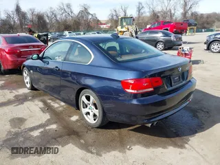 2009 BMW 3 Series 328i xDrive z VIN WBAWC33589PU84317, wystawiony jako IAAI lot #41817634 z przebiegiem 166 052 mil mil oraz . Historia ofert i sprzedaży dostępna na DreamBid. Obrazek 3.