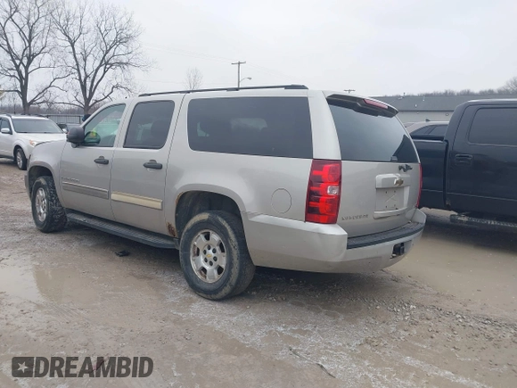 2009 Chevrolet Suburban LT with VIN 1GNFK16309R259972, listed as a IAAI auction lot 41568798 with 327,218 mi miles. Bid and sale history available at carsss.com. Image 3.