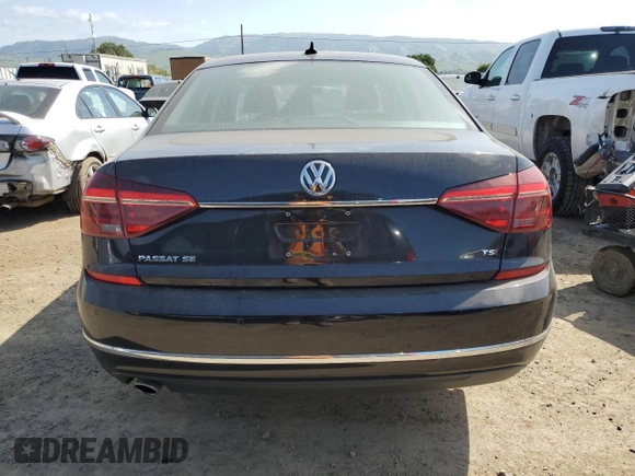2017 Volkswagen Passat SE z VIN 1VWGT7A32HC062661, wystawiony jako Copart lot #53167835 z przebiegiem 44 689 mil mil oraz Szkoda całkowita • Salvage title. Historia ofert i sprzedaży dostępna na DreamBid. Obrazek 6.