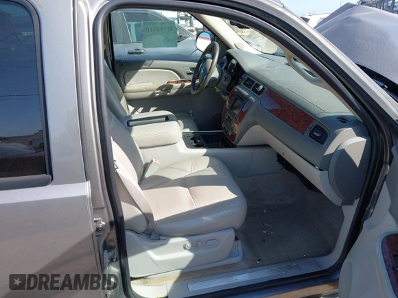 2007 Chevrolet Avalanche LTZ with VIN 3GNFK12397G239027, listed as a IAAI auction lot 42106910 with 212,774 mi miles and . Bid and sale history available at DreamBid. Image 5.