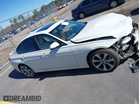2014 BMW 3 Series 320i with VIN WBA3B1C50EK135458, listed as a IAAI auction lot 41631722 with 1 mi miles. Bid and sale history available at carsss.com. Image 13.