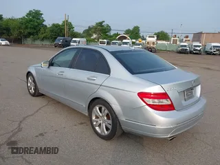 2011 Mercedes-Benz C 300 Sport z VIN WDDGF8BB4BR162261, wystawiony jako IAAI lot #42453021 z przebiegiem 168 400 mil mil oraz . Historia ofert i sprzedaży dostępna na DreamBid. Obrazek 3.