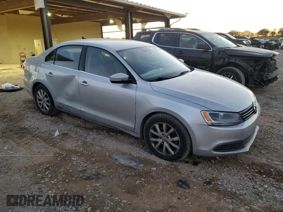 2014 Volkswagen Jetta Sedan SE w/Connectivity with VIN 3VWD07AJ2EM287117, listed as a Copart auction lot 84093024 with 104,477 mi miles and Salvage Title. Bid and sale history available at carsss.com. Image 4.