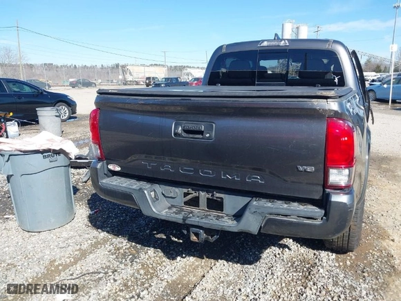 2017 Toyota Tacoma SR5 with VIN 5TFCZ5AN2HX061637, listed as a IAAI auction lot 41673102 with NaN miles. Bid and sale history available at carsss.com. Image 17.