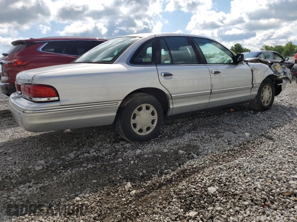 1997 Ford Crown Victoria z VIN 2FALP73W2VX179173, wystawiony jako Copart lot #57828405 z przebiegiem 251 598 mil mil oraz Szkoda całkowita • Salvage title. Historia ofert i sprzedaży dostępna na DreamBid. Obrazek 3.