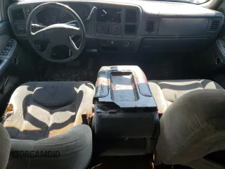 2003 Chevrolet Silverado 1500HD LS z VIN 1GCGK13UX3F239683, wystawiony jako Copart lot #69690574 z przebiegiem 253 887 mil mil oraz Szkoda całkowita • Salvage title. Historia ofert i sprzedaży dostępna na DreamBid. Obrazek 8.