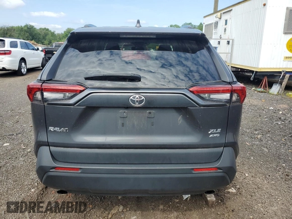 2023 Toyota RAV4 XLE z VIN 2T3P1RFV3PW329946, wystawiony jako Copart lot #63818595 z przebiegiem 45 428 mil mil oraz Szkoda całkowita • Salvage title. Historia ofert i sprzedaży dostępna na DreamBid. Obrazek 6.