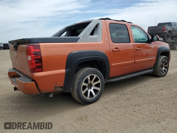 2007 Chevrolet Avalanche LTZ z VIN 3GNFK12307G230698, wystawiony jako Copart lot #56882075 z przebiegiem 185 009 mil mil oraz Czysty tytuł • Clean title. Historia ofert i sprzedaży dostępna na DreamBid. Obrazek 3.