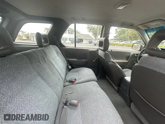 1999 Isuzu Rodeo S z VIN 4S2CK58W7X4357230, wystawiony jako Copart lot #45724855 z przebiegiem 130 446 mil mil oraz Czysty tytuł • Clean title. Historia ofert i sprzedaży dostępna na DreamBid. Obrazek 6.