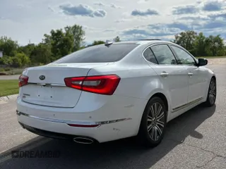2015 Kia Cadenza Premium z VIN KNALN4D72F5172536, wystawiony jako Copart lot #59225425 z przebiegiem 80 482 mil mil oraz Tytuł czysty. Historia ofert i sprzedaży dostępna na DreamBid. Obrazek 4.