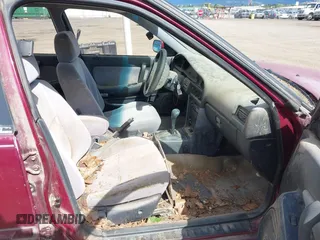 1993 Nissan Maxima z VIN JN1HJ01F9PT114562, wystawiony jako IAAI lot #42314385 z przebiegiem 285 244 mil mil oraz . Historia ofert i sprzedaży dostępna na DreamBid. Obrazek 5.