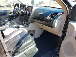 2016 Chrysler Town & Country Limited Platinum with VIN 2C4RC1GG8GR215892, listed as a IAAI auction lot 41779400 with 156,678 mi miles. Bid and sale history available at carsss.com. Image 5.
