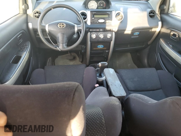 2004 Scion xA z VIN JTKKT624540072538, wystawiony jako Copart lot #74452564 z przebiegiem 334 209 mil mil oraz Szkoda całkowita • Salvage title. Historia ofert i sprzedaży dostępna na DreamBid. Obrazek 8.