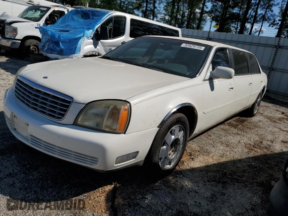 2002 Cadillac DeVille Limousine z VIN 1GEEH90Y72U550842, wystawiony jako Copart lot #52629735 z przebiegiem Nie podano mil oraz Szkoda całkowita • Salvage title. Historia ofert i sprzedaży dostępna na DreamBid. Obrazek 1.