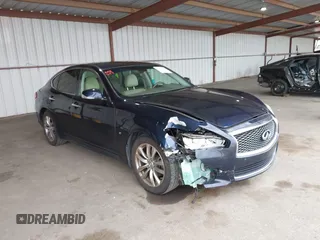 2015 Infiniti Q70 z VIN JN1BY1AP9FM542429, wystawiony jako IAAI lot #41903214 z przebiegiem 139 255 mil mil oraz . Historia ofert i sprzedaży dostępna na DreamBid. Obrazek 1.