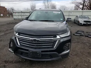 2022 Chevrolet Traverse LT Cloth z VIN 1GNERGKW5NJ155321, wystawiony jako Copart lot #51207235 z przebiegiem 25 972 mil mil oraz Szkoda całkowita • Salvage title. Historia ofert i sprzedaży dostępna na DreamBid. Obrazek 5.
