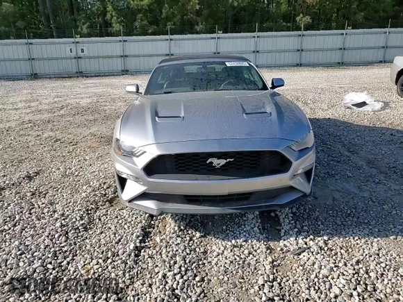 2020 Ford Mustang EcoBoost z VIN 1FATP8UH9L5125597, wystawiony jako Copart lot #52438895 z przebiegiem 104 549 mil mil oraz Szkoda całkowita • Salvage title. Historia ofert i sprzedaży dostępna na DreamBid. Obrazek 11.
