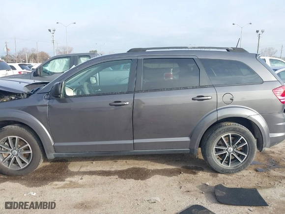 2018 Dodge Journey SE with VIN 3C4PDCAB4JT527631, listed as a IAAI auction lot 41465549 with 100,296 mi miles. Bid and sale history available at carsss.com. Image 14.