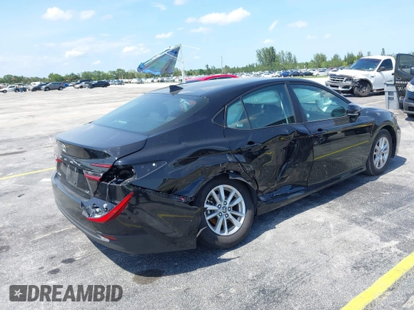 2025 Toyota Camry LE z VIN 4T1DAACK5SU071607, wystawiony jako IAAI lot #42377715 z przebiegiem Nie podano mil oraz . Historia ofert i sprzedaży dostępna na DreamBid. Obrazek 4.